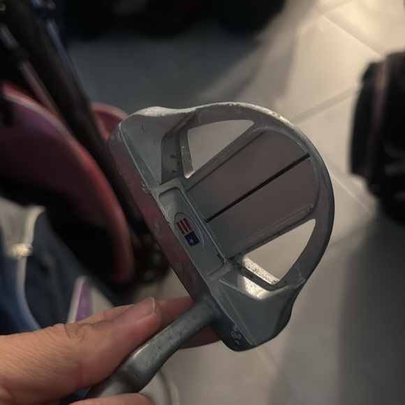 US kids Golf Putter In Rh
520 - Picture 9 of 10